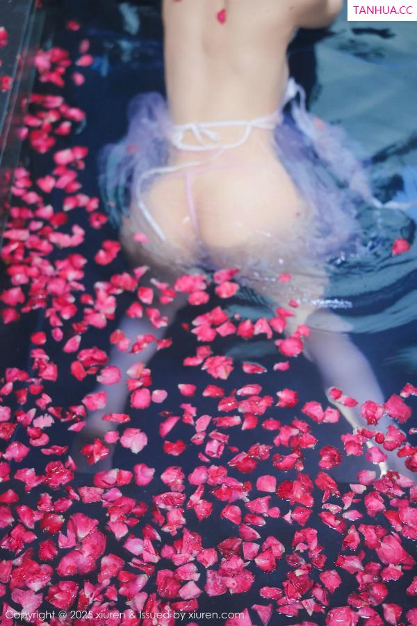   [XiuRen]高清写真图 2025.01.17 No.9778 桃妖夭 浴池美腿第38张图片